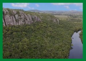 Campings con Piscina en Lavalleja. Acampar en Laguna de los Cuervos, cerca de Minas.